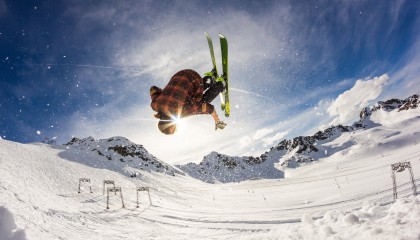 开云体育下载-《2025年电竞市场日益成熟，全球营收持续上升》，2023年全球电竞人口将达20亿