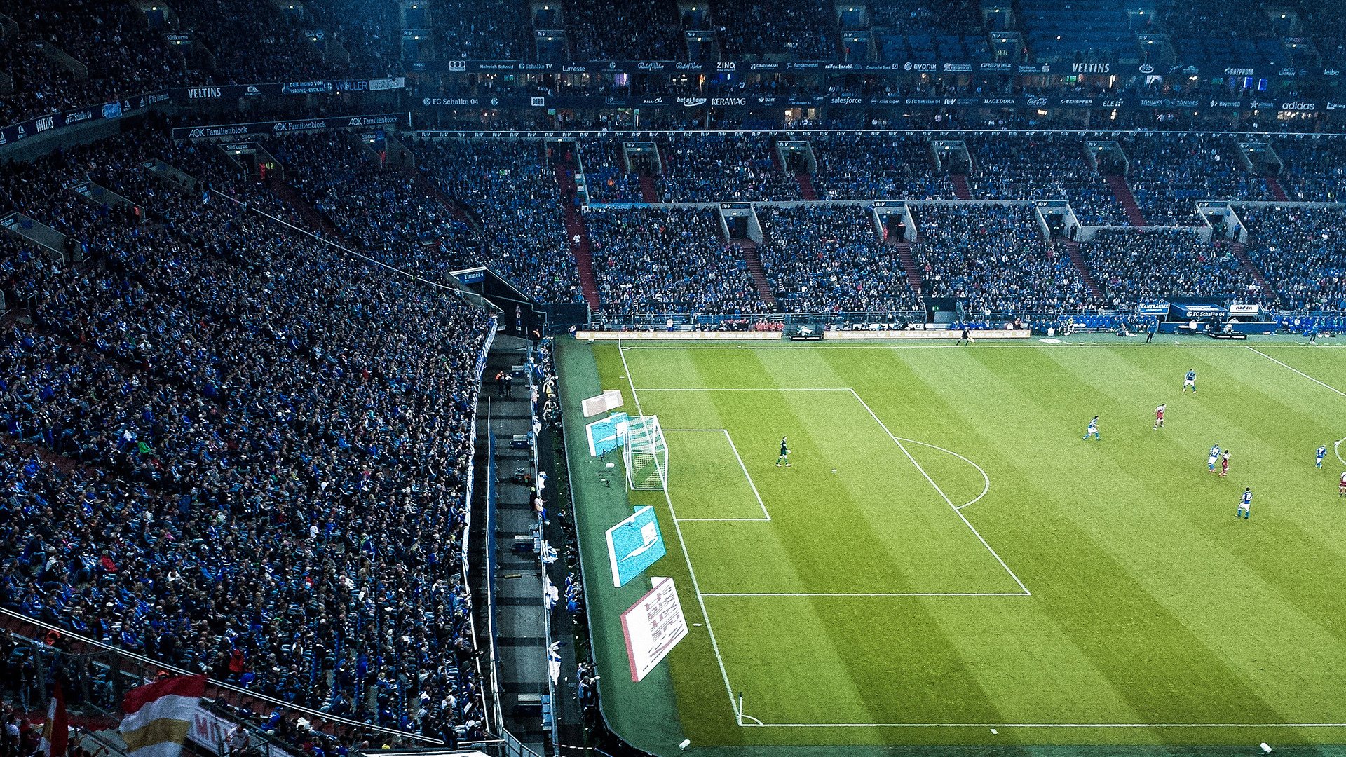 电竞赛事现场氛围火爆，粉丝互动环节精彩纷呈，电竞比赛互动