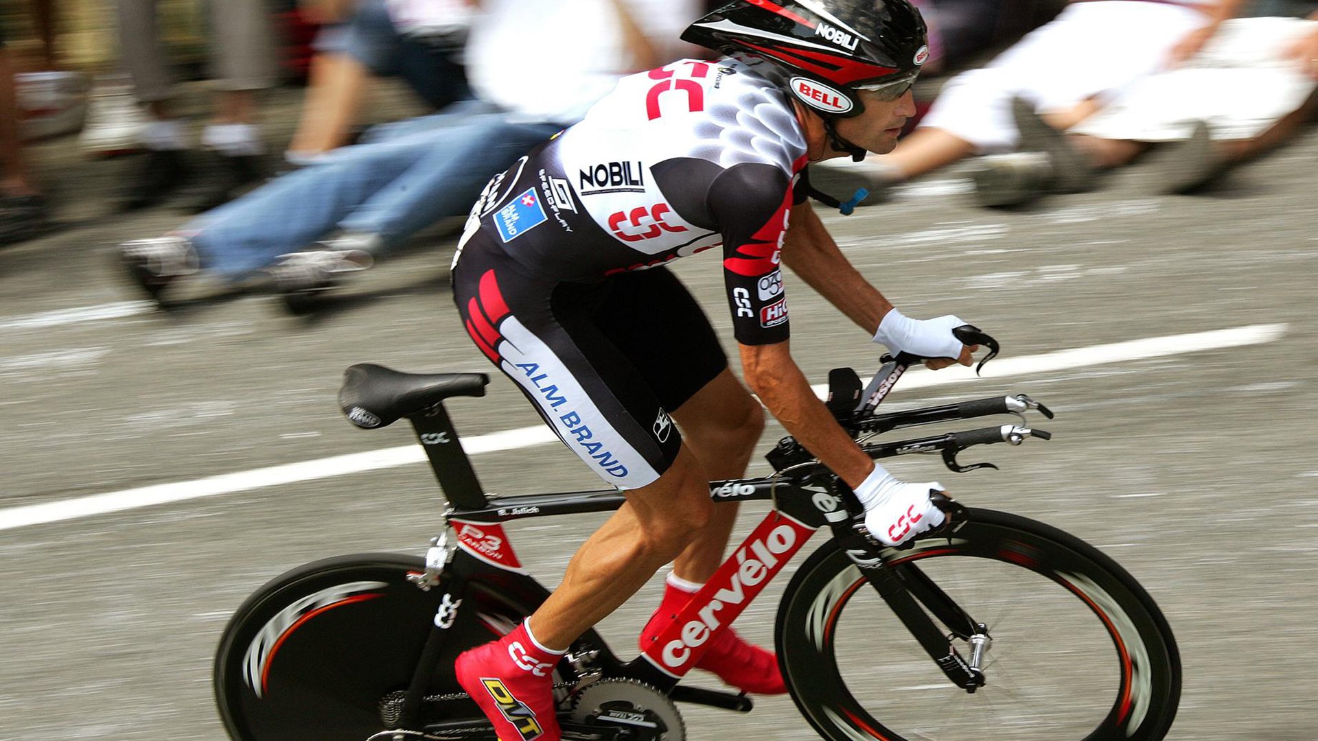 英超赛季战术调整逐步成型，战斗更激烈，英超的赛制